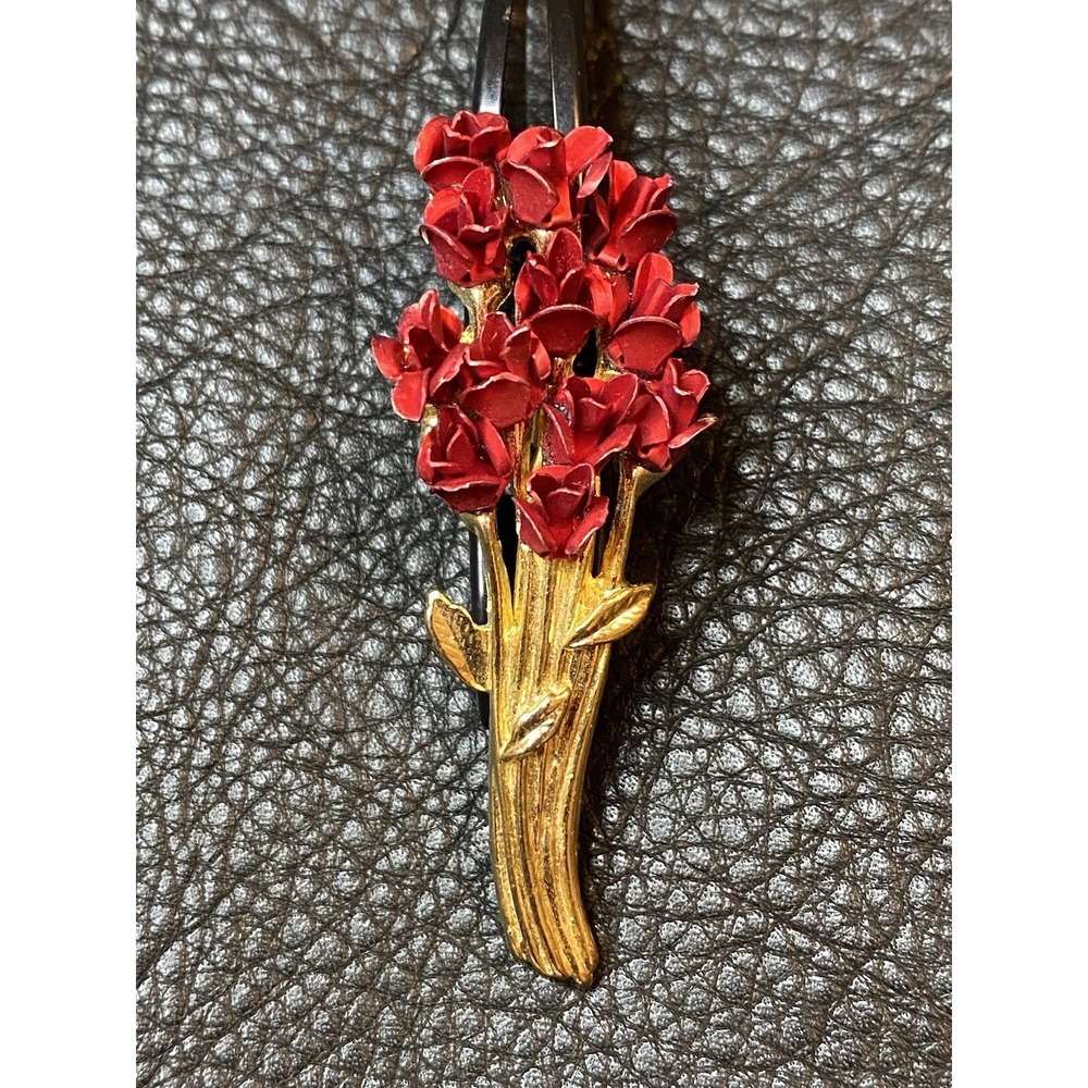 VNTG Signed DM 1997 Red Rose Bouquet Brooch Pin Flowers Roses Floral Gold Tone